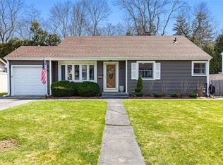 26 Manning Dr E, Riverside, RI 02915