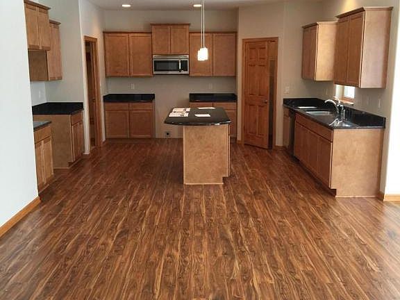 4th image of 1425 Mamerow Ln W