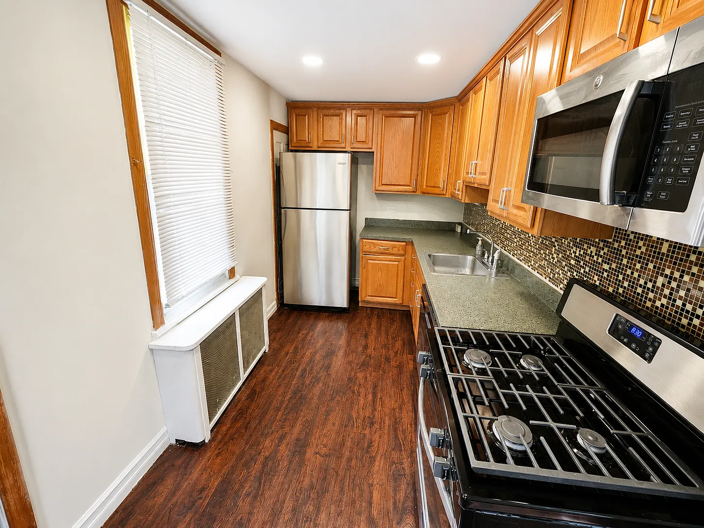 3 bed, 1020 sqft, $1,900 — Photo 3