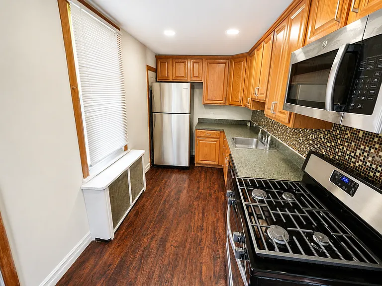 2516 E Oakdale St — Photo 3