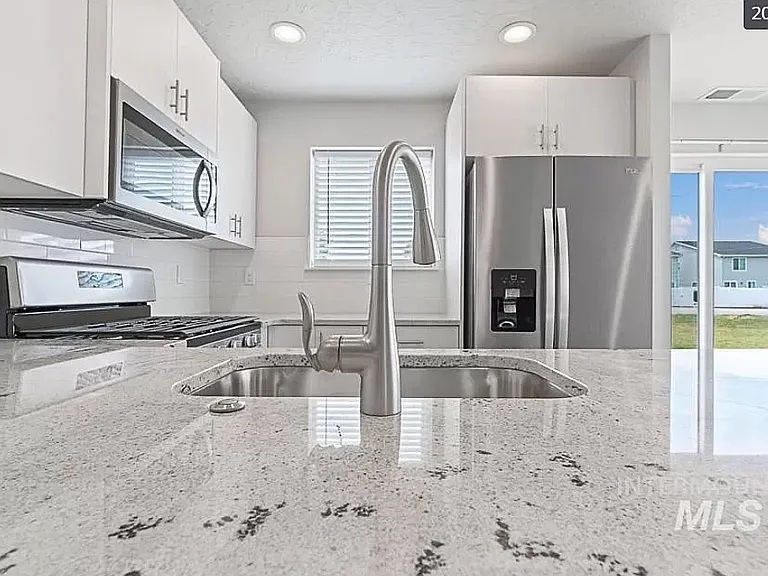 118 Holly Ave #B — Photo 11