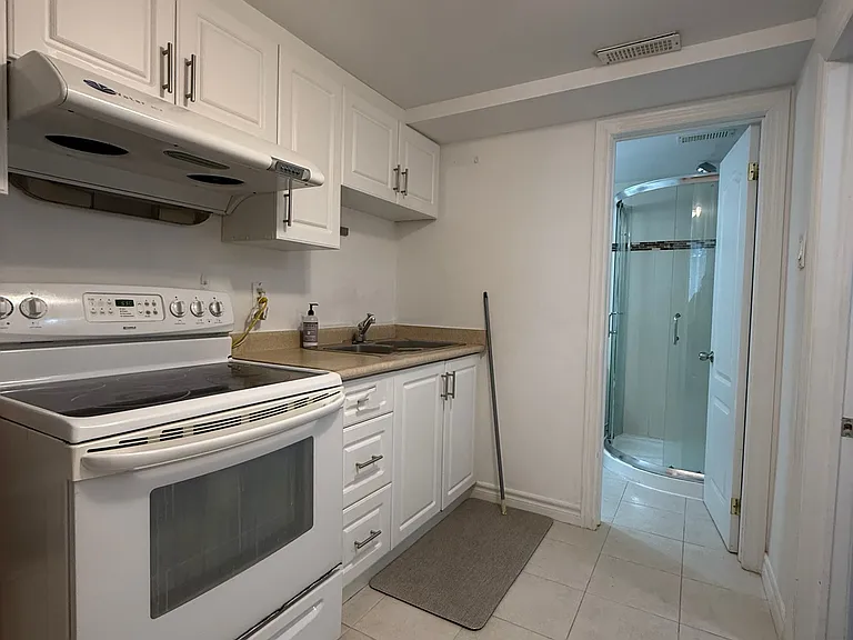 65 Godstone Rd #115 — Photo 2