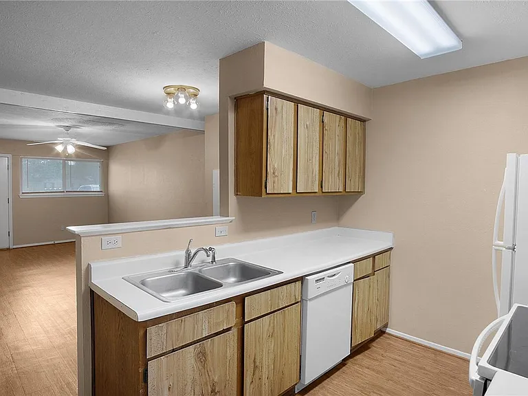 1102 Welsh Ave #B — Photo 8