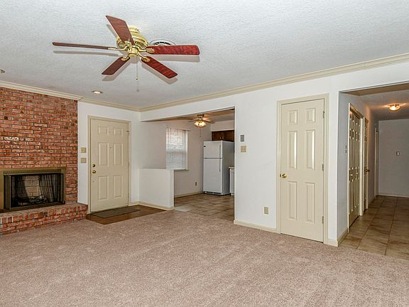 2nd image of 914 Windridge Dr