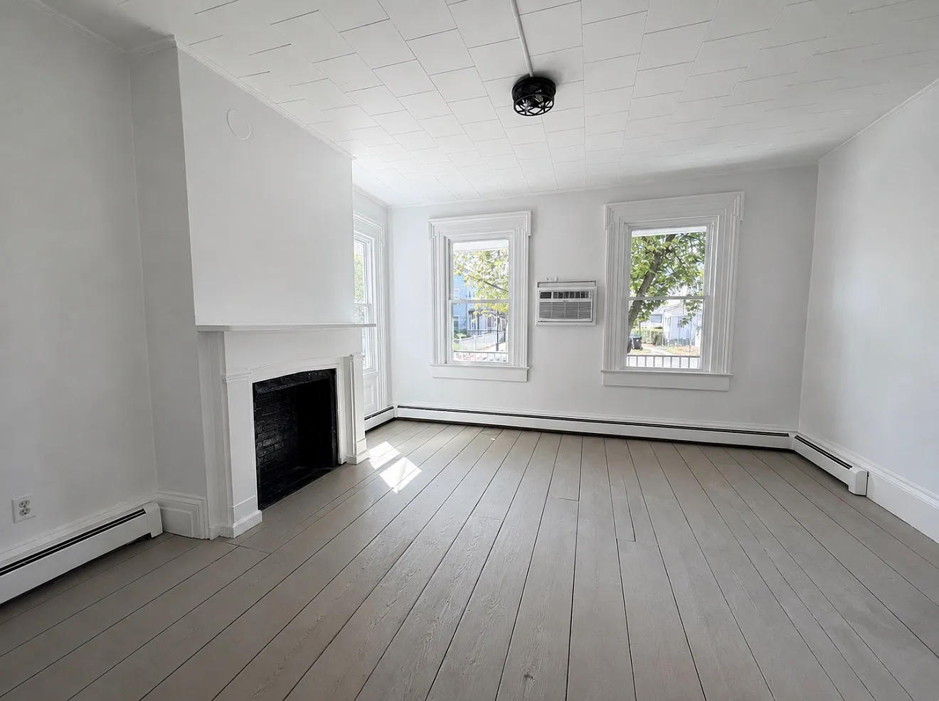3 bed, 954 sqft, $2,475 — Photo 3