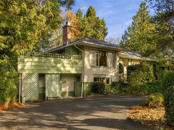 4276 Caen Rd, Saanich, BC V8X 3S6