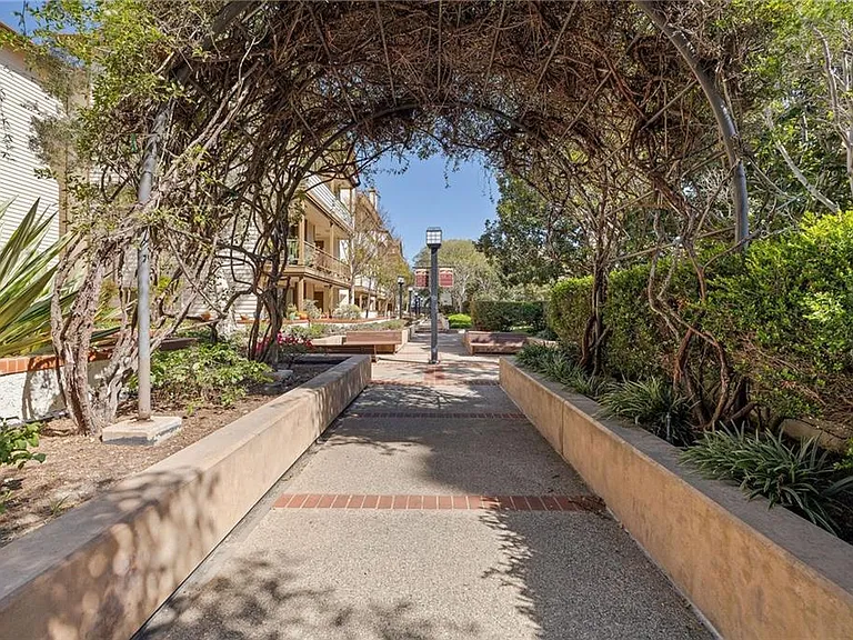 2571 Plaza Del Amo #209 — Photo 23