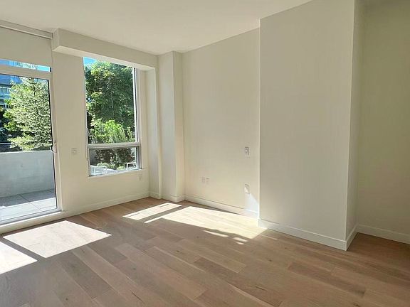 3rd image of 5212 Cambie St #1XX