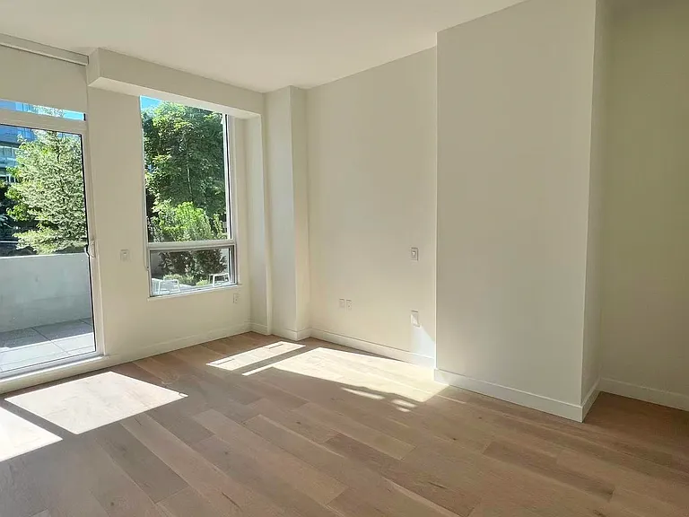 5212 Cambie St #1XX — Photo 3