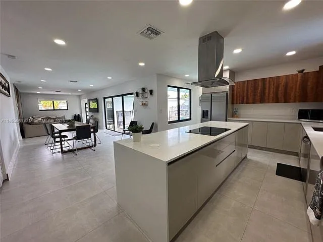 9426 Caribbean Blvd — Photo 3