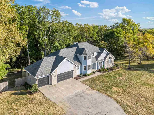 1556 Iroquois Dr NE, Solon, IA 52333