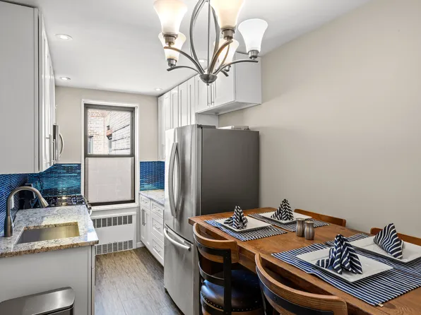 2209 Knapp Street image 3 of 9