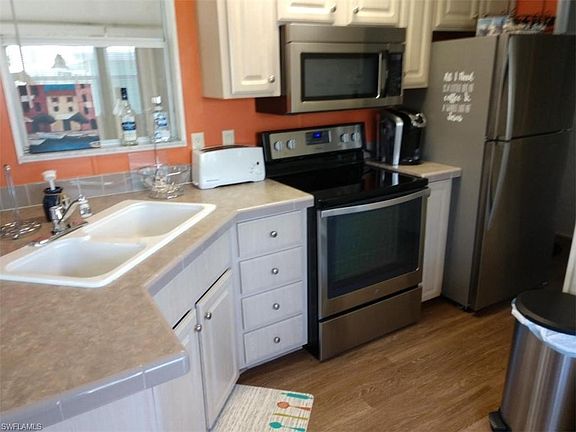 Kitchen all new appliances.