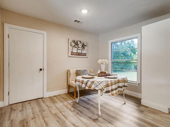 3rd image of 605 Cedar Dr