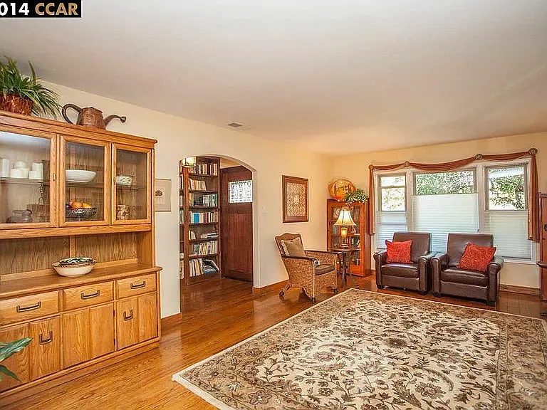 2449 Casa Way — Photo 5