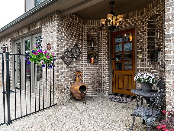 4th image of 1405 Savannah Ct