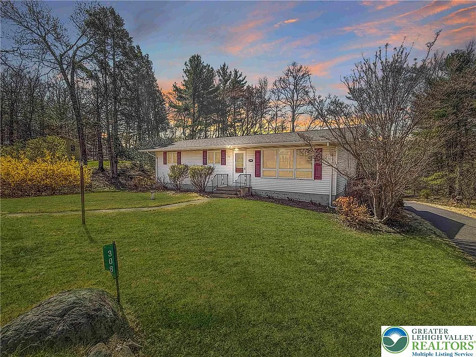 308 Hemlock Ln