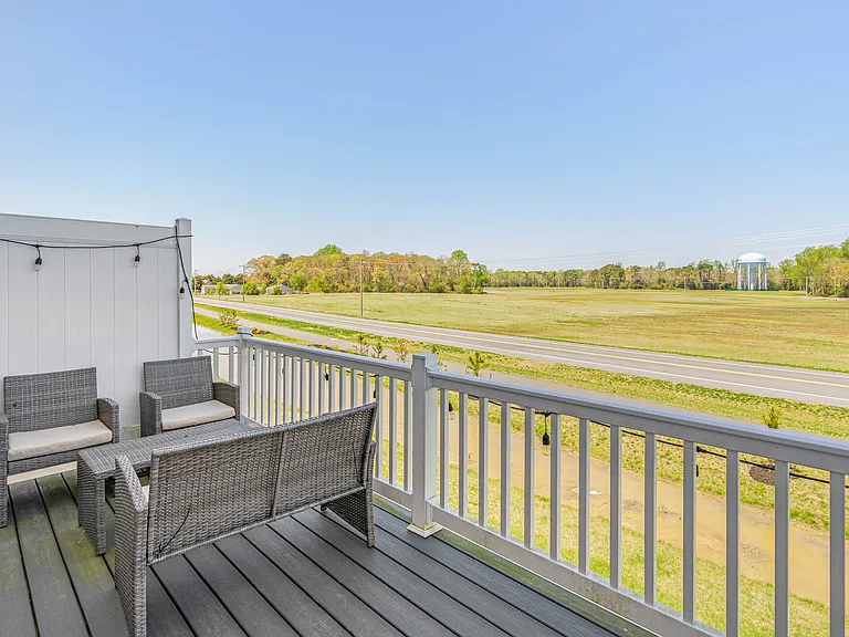Mid floor deck