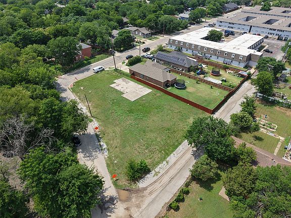 4th image of 11 W Higgins Blvd