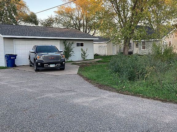 3rd image of 419 19th Ave N