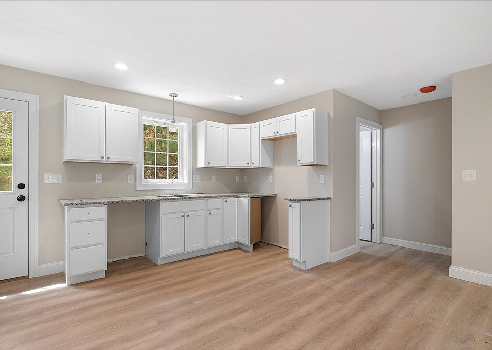 60 Hill Rd Charlton MA Zillow