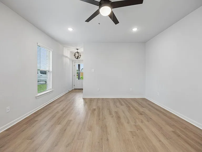 10902 Bonfire Trl — Photo 6