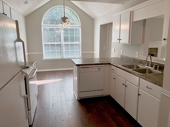 5th image of 65 Yellow Jasmine Ct