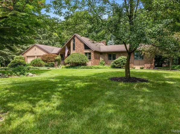 11110 Dawn Dr, Fowlerville, MI 48836