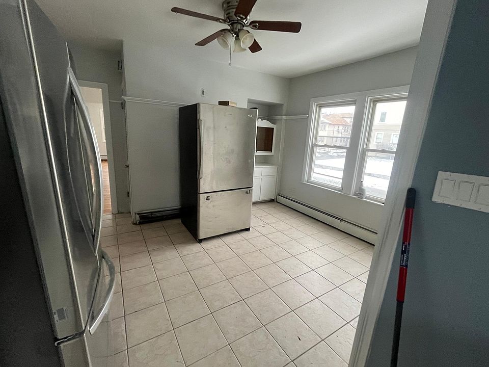 1st image of 37 Ponagansett Ave #1