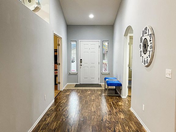 2nd image of 1802 Crab Apple Cir