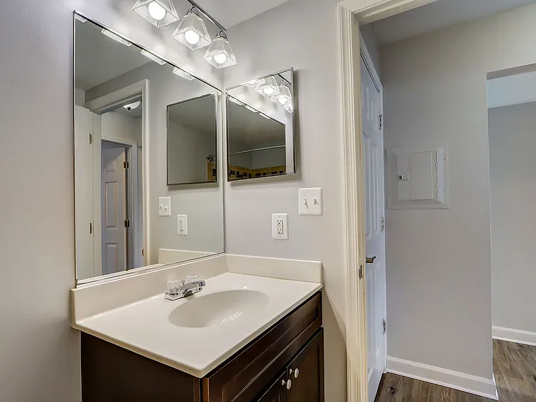 20-web-or-mls-E Furnace Branch Rd-020