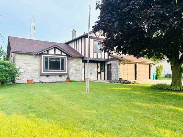 5754 Michael Dr, Bay City, MI 48706