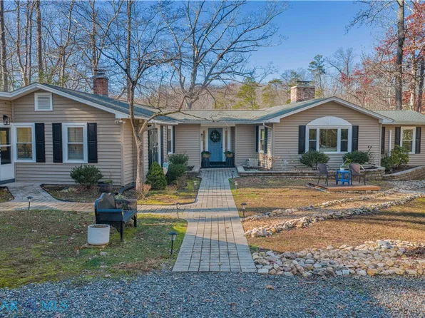 188 Holly Haven Rd, Weems, VA 22576