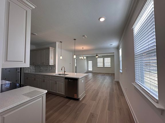 3rd image of 695 Ashburn Drive #Wd355