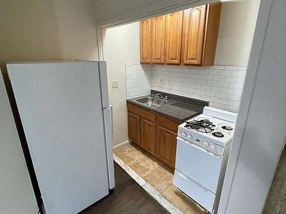5th image of 103 Chancellor Ave #51B
