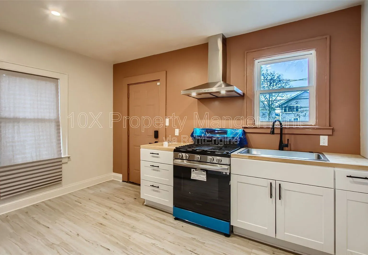 3 bed, 1.0 bath, 1200 sqft, $1,300 — Photo 4