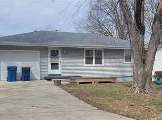 106 Celia Cir, Excelsior Springs, MO 64024