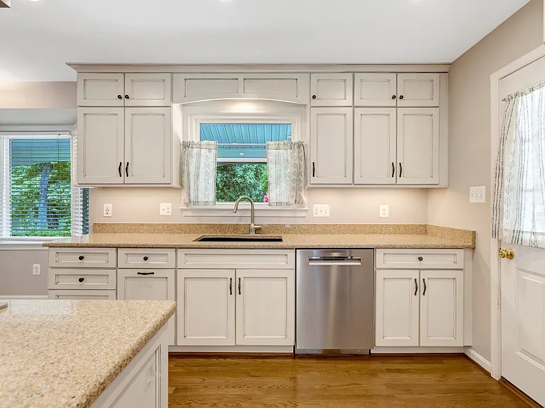 6717 Reynard Dr — Photo 14
