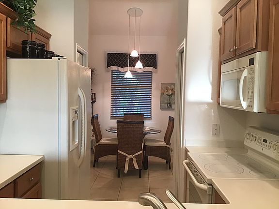 4th image of 1011 Fairwaycove Ln Unit 204