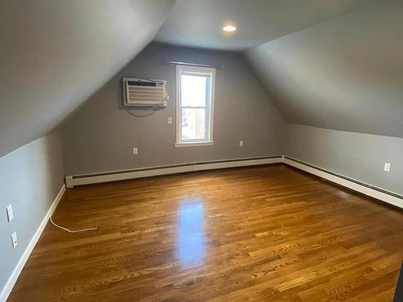 5th image of 290 Jessamine Ave Floor 3