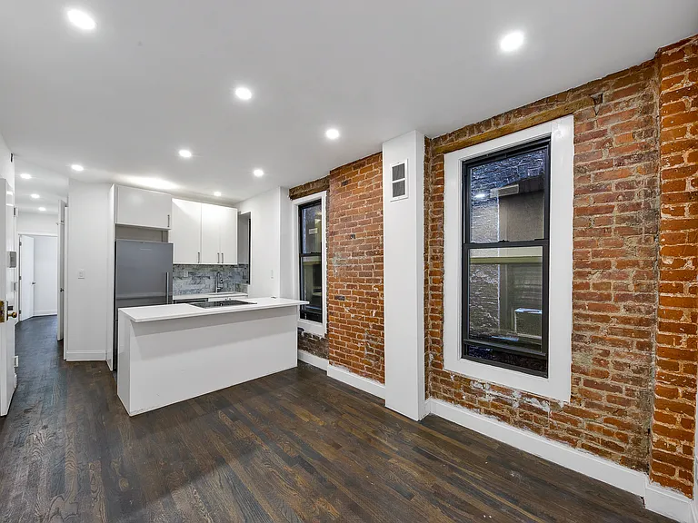 333 E 13th St #7 — Photo 1