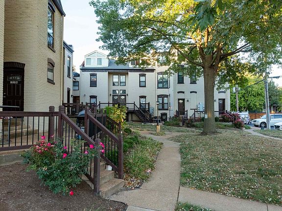 3rd image of 1500 Menard St #18c00c7c8