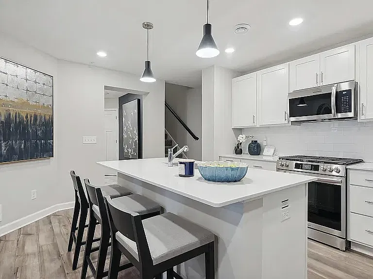 3 bed, 2.5 bath, 1770 sqft, $2,600 — Photo 3
