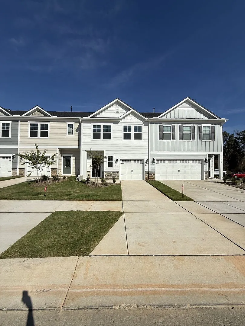 2 bd 2.5 ba townhome — Photo 1