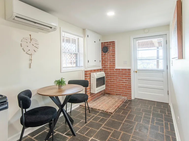 1008 Coleman St #B — Photo 8