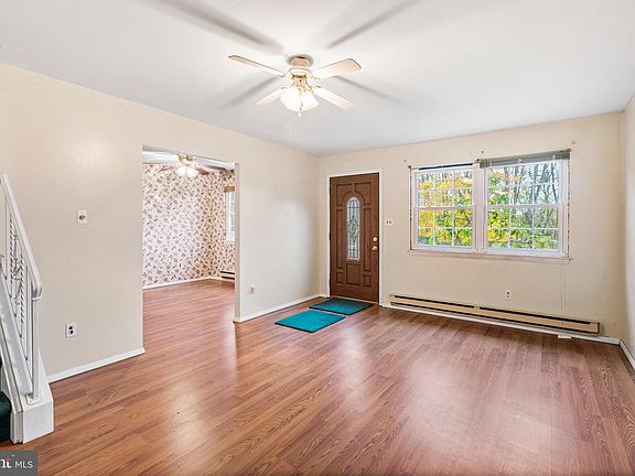 3rd image of 1652 Osbourne Ave