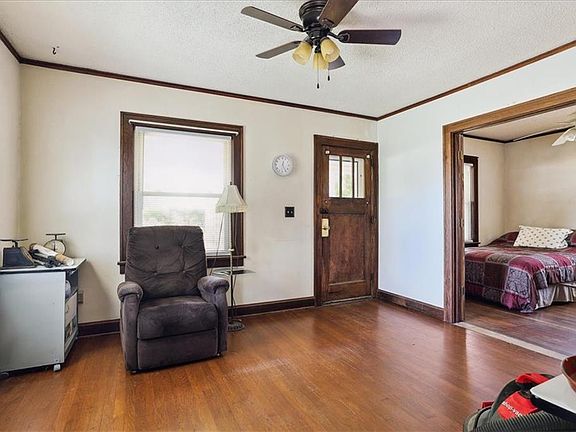 4th image of 2429 S 13th St