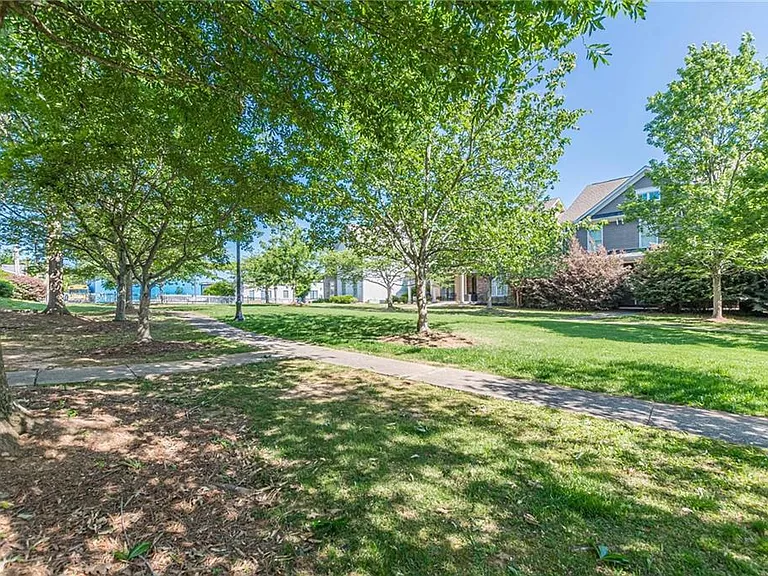 1645 Woodward Way — Photo 5