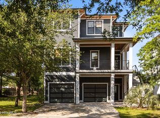 104 Diamond Point Ct, Surf City, NC 28445