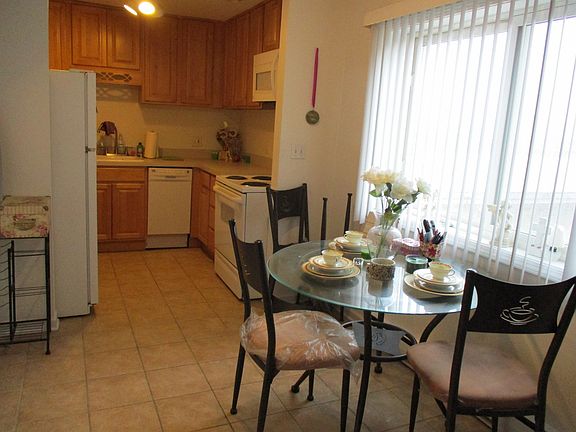 3rd image of 310 Lathrop Ave APT 610